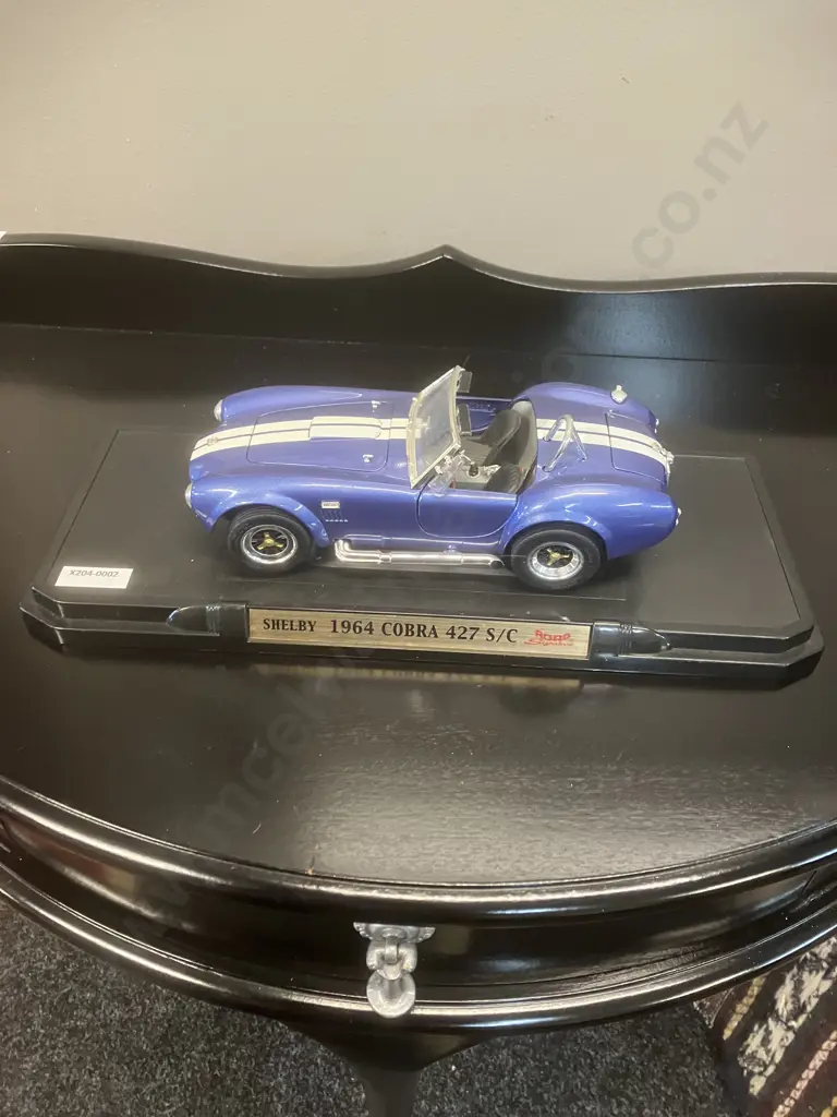 1964 Blue Shelby Cobra 427 S/C 1/18 Diecast Model Car With Display Stand - Road Signature Collection Image 1++