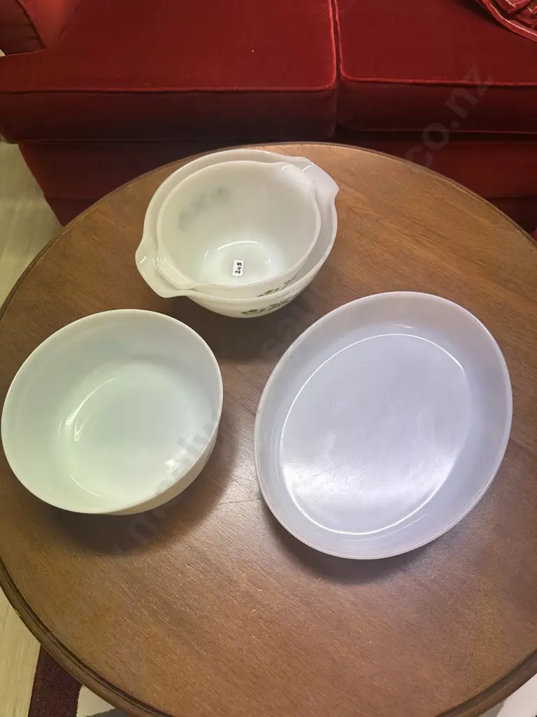 Two Anchor Hocking pouring bowls with two French Daisy Bowls Image 1++