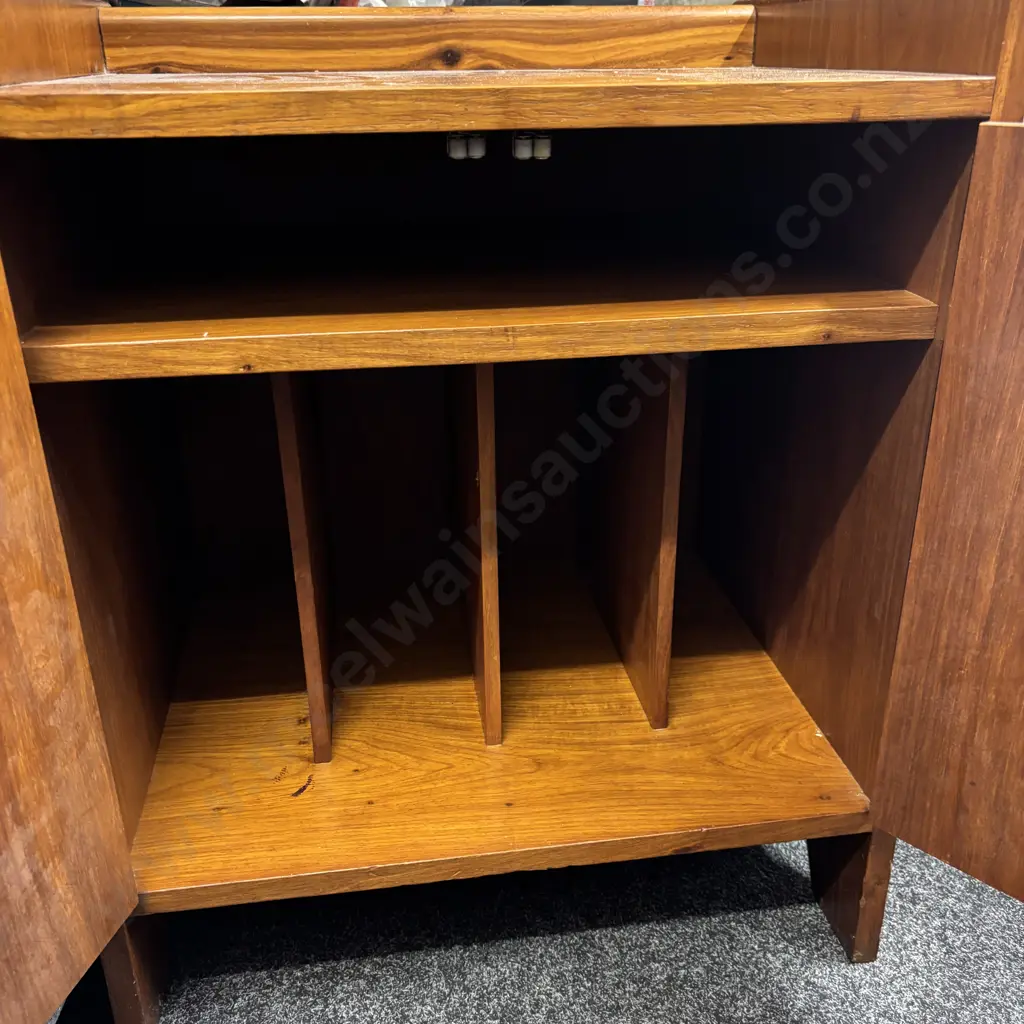 Vintage Mahogany Double Door Record Cabinet. H67 W55 D43cm Image 1++