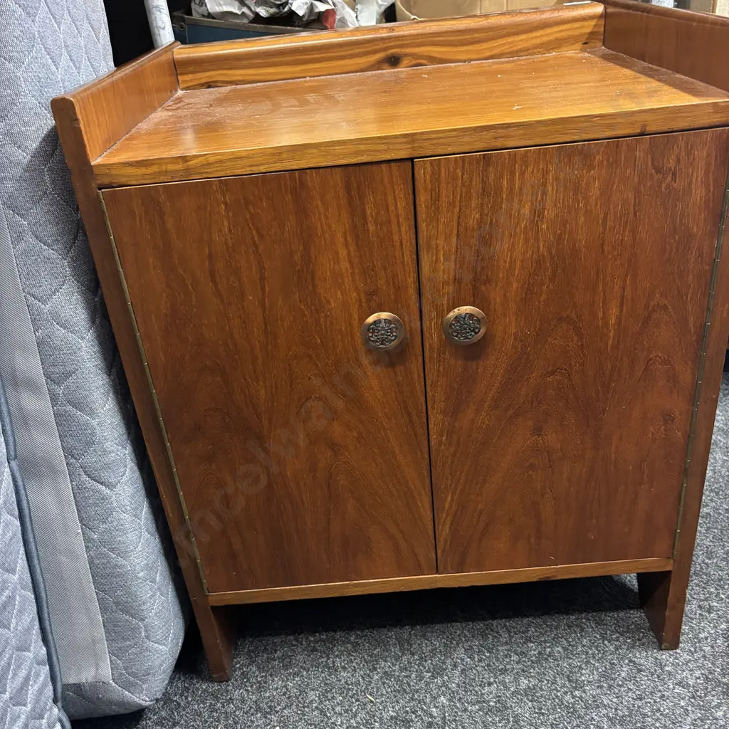 Vintage Mahogany Double Door Record Cabinet. H67 W55 D43cm Image 1++