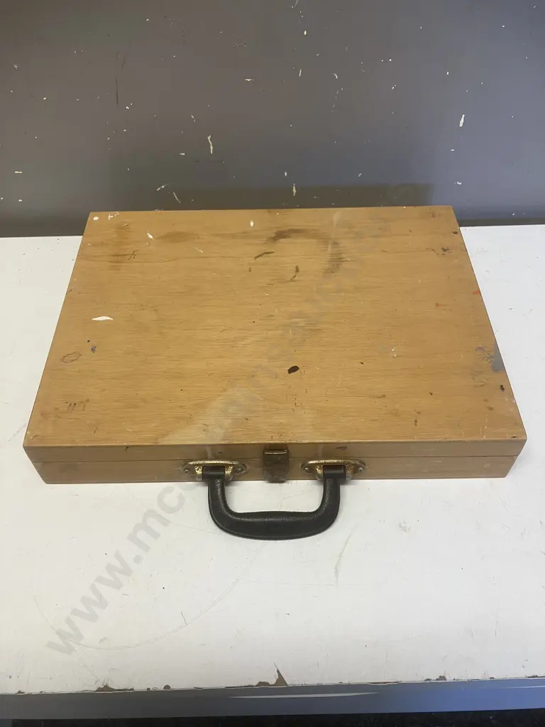 Wooden Artists Case With Brushes & Pallet Knives Image 1++