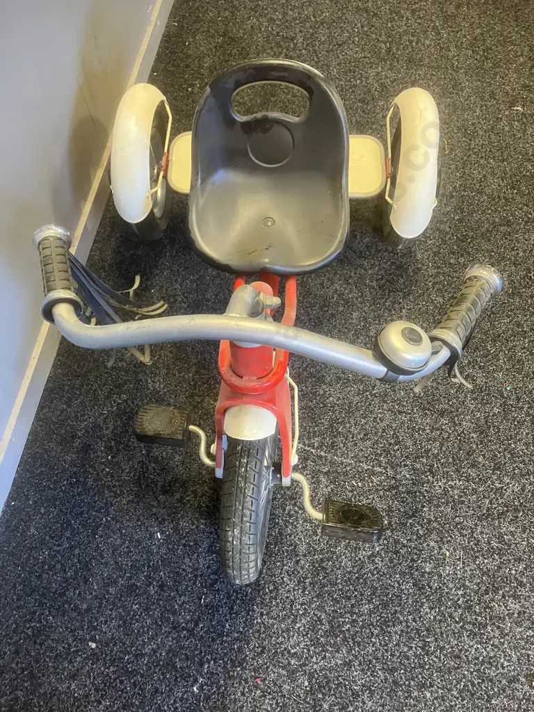 Schwinn Roadster Kids Tricycle Image 1++