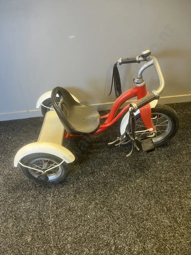 Schwinn Roadster Kids Tricycle Image 1++
