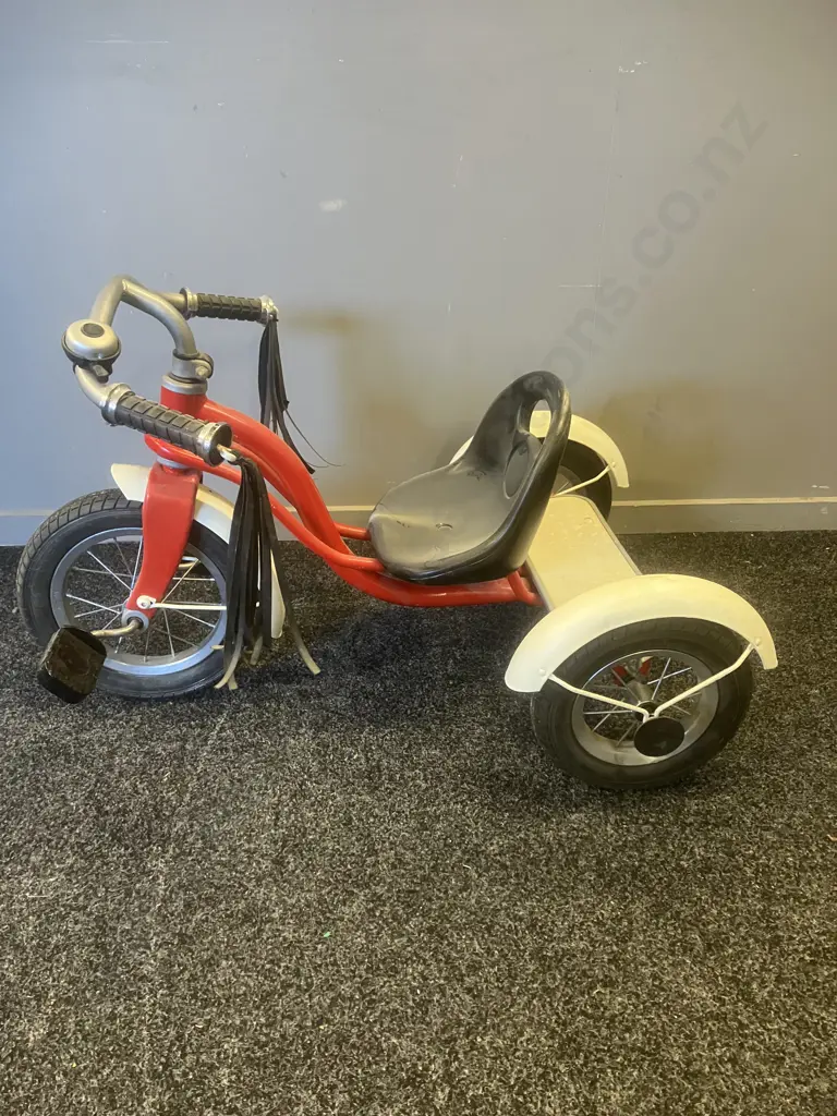 Schwinn Roadster Kids Tricycle Image 1++