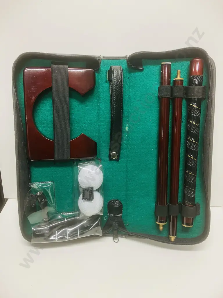 Executive Indoor Golf Putter Set In Case Image 1++