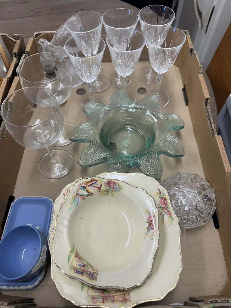Box Of Assorted China & Glass Items Including J&G Meakin, Wedgwood Etc Image 1++