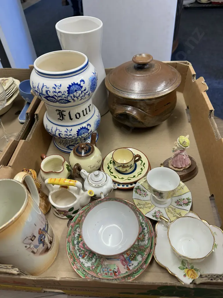 Box Lot Of Assorted China & Pottery Items Image 1++