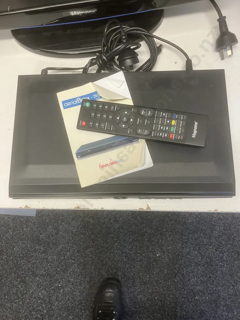 Magnavox 22" TV L22A0 With Remote & DishTV Aerial Box - DVD With Manual Image 1++