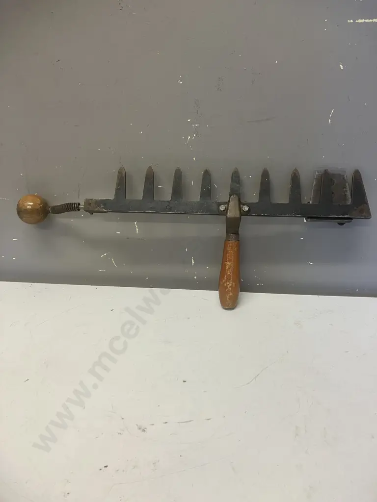 Code Half-Time Hedge trimmer. c1930s England Image 1++
