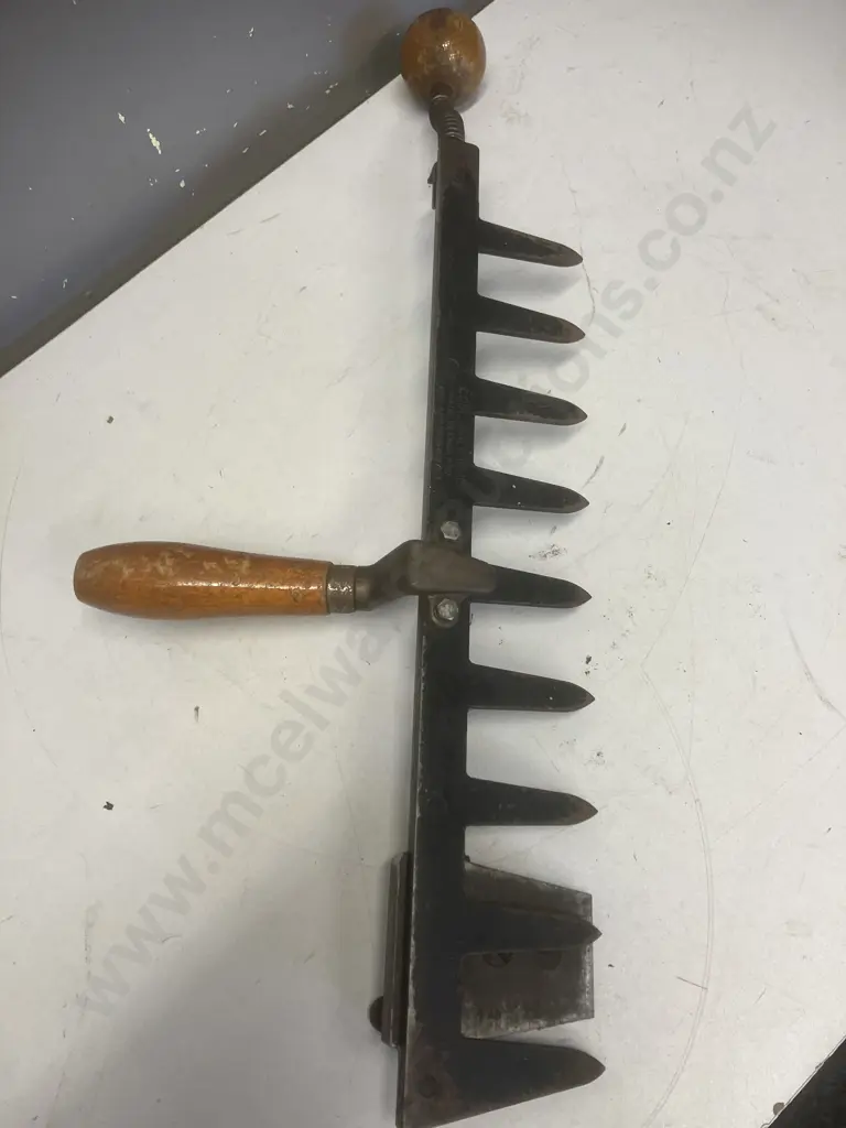 Code Half-Time Hedge trimmer. c1930s England Image 1++