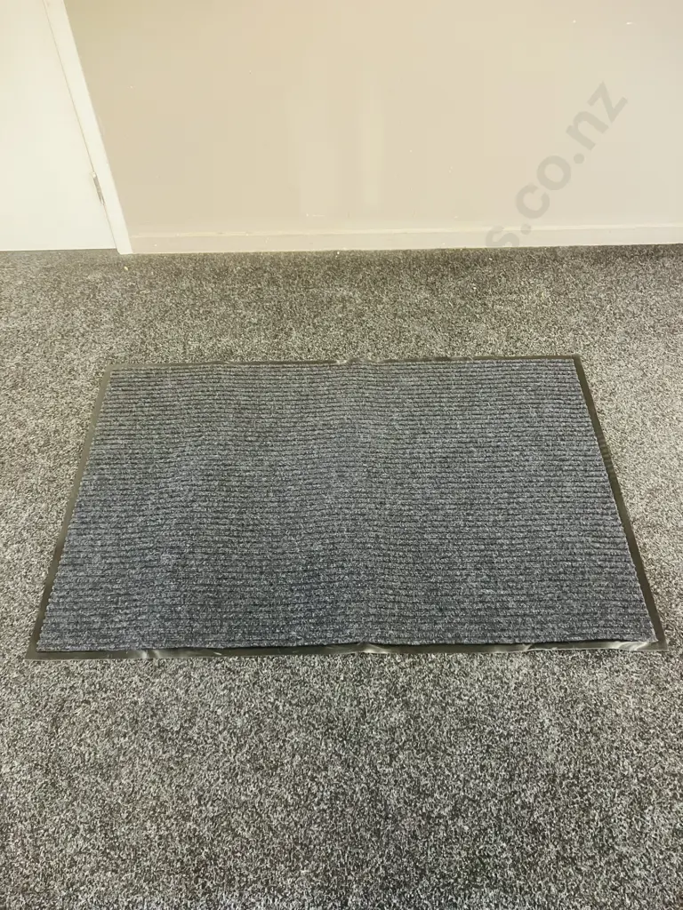 Lot of Five New Door Mats, Floor Non-Slip 80 x 120cm Grey Image 1++