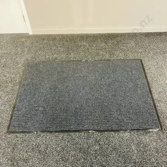 Lot of Five New Door Mats, Floor Non-Slip 80 x 120cm Grey