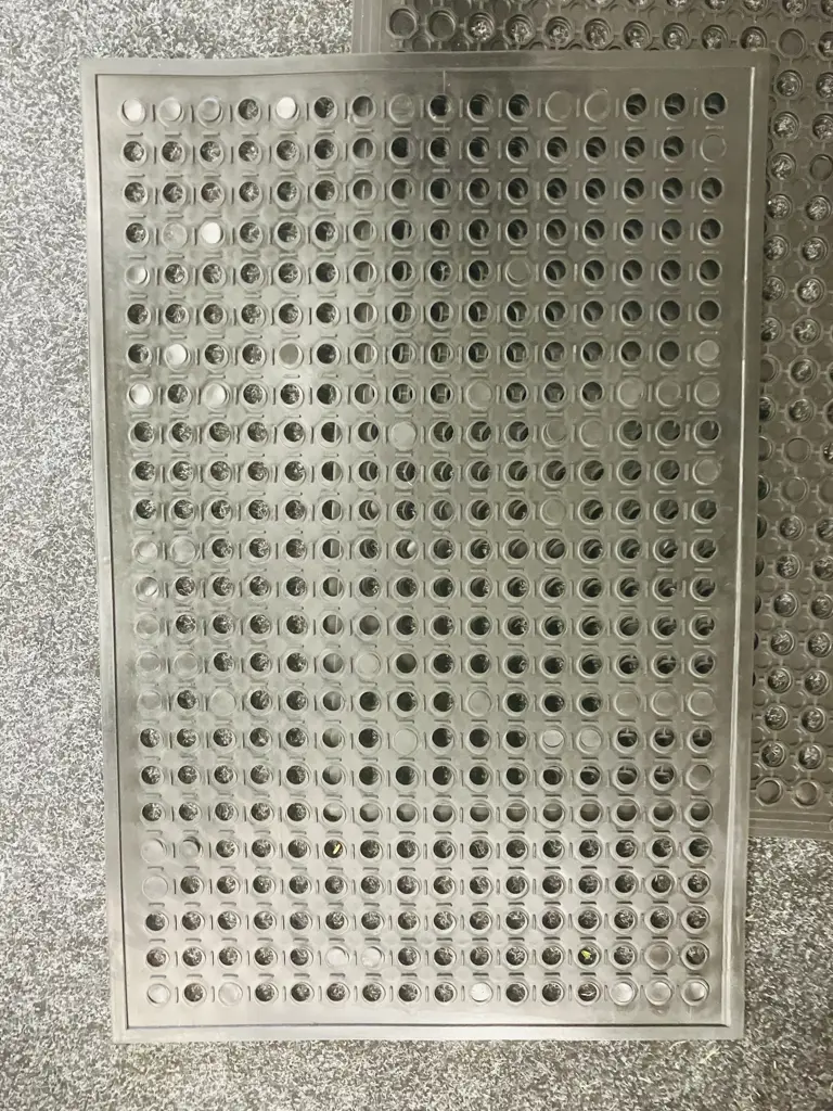Pair of Rubber Floor Mats (Commercial) 60 x 90 - New Image 1++