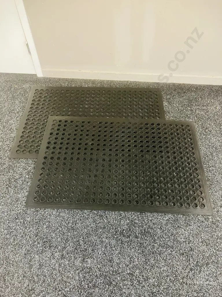 Pair of Rubber Floor Mats (Commercial) 60 x 90 - New Image 1++