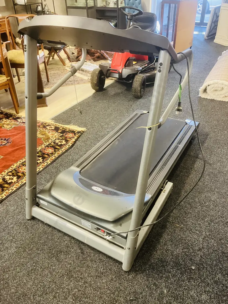 Horizon Fitness Omega II Motorized Treadmill Image 1++