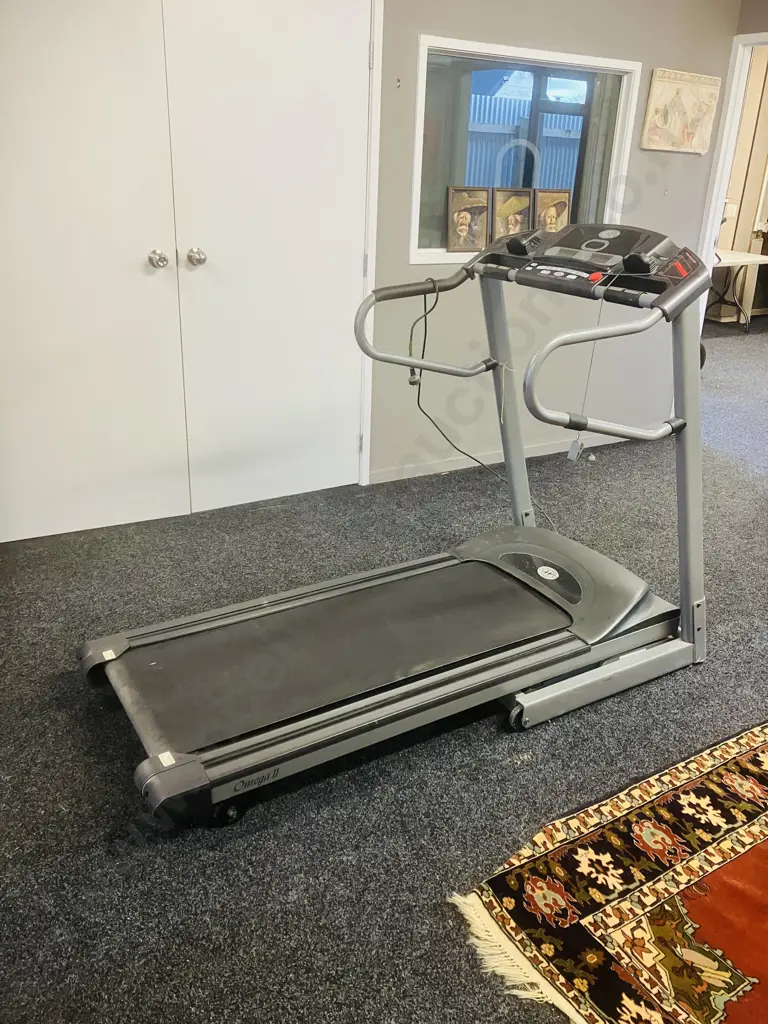Horizon Fitness Omega II Motorized Treadmill Image 1++