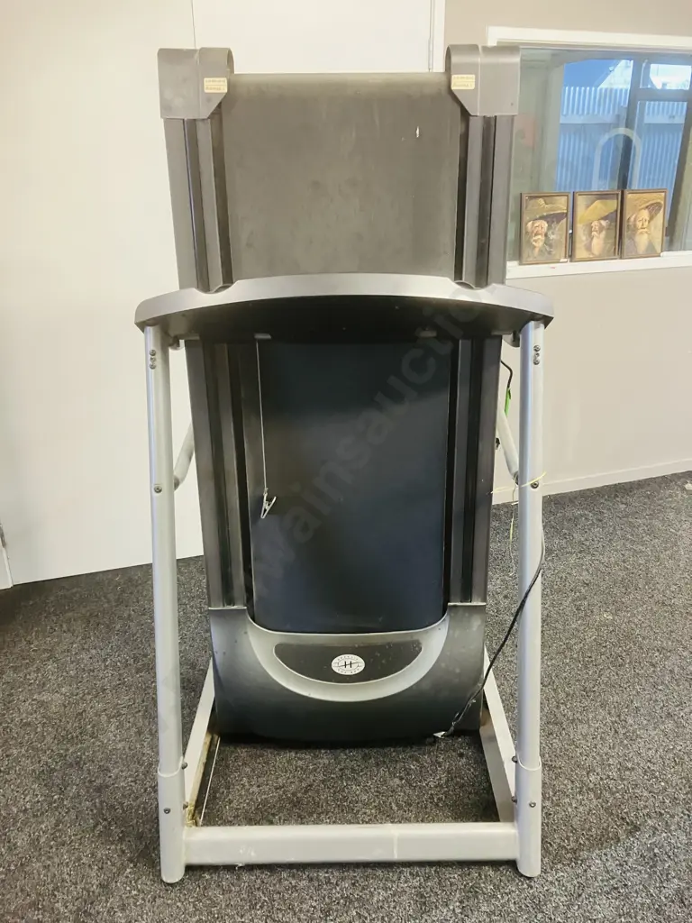 Horizon Fitness Omega II Motorized Treadmill Image 1++