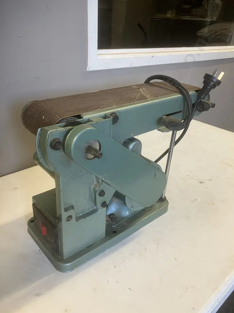Heavy Duty Cast Iron Linisher Image 1++