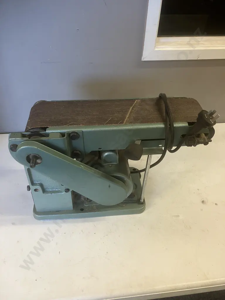 Heavy Duty Cast Iron Linisher Image 1++