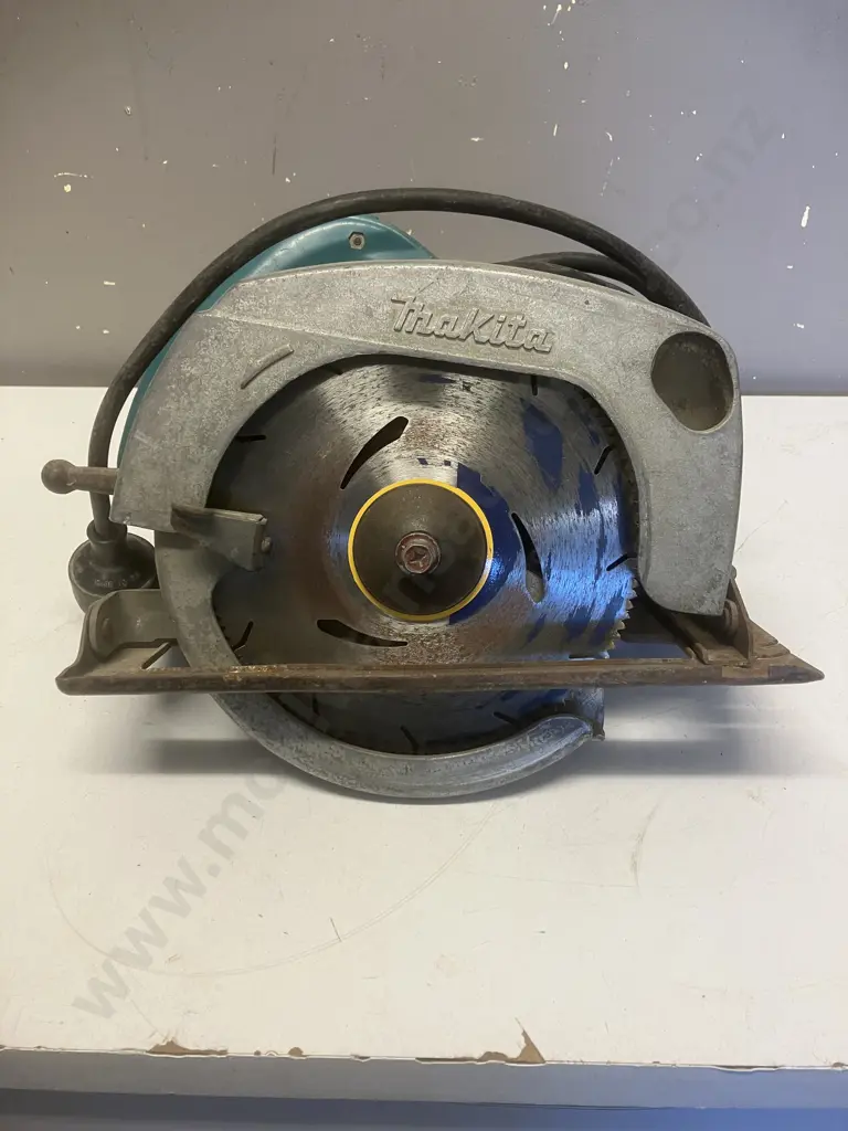 Makita 8" Circular Saw Model 5700 Image 1++
