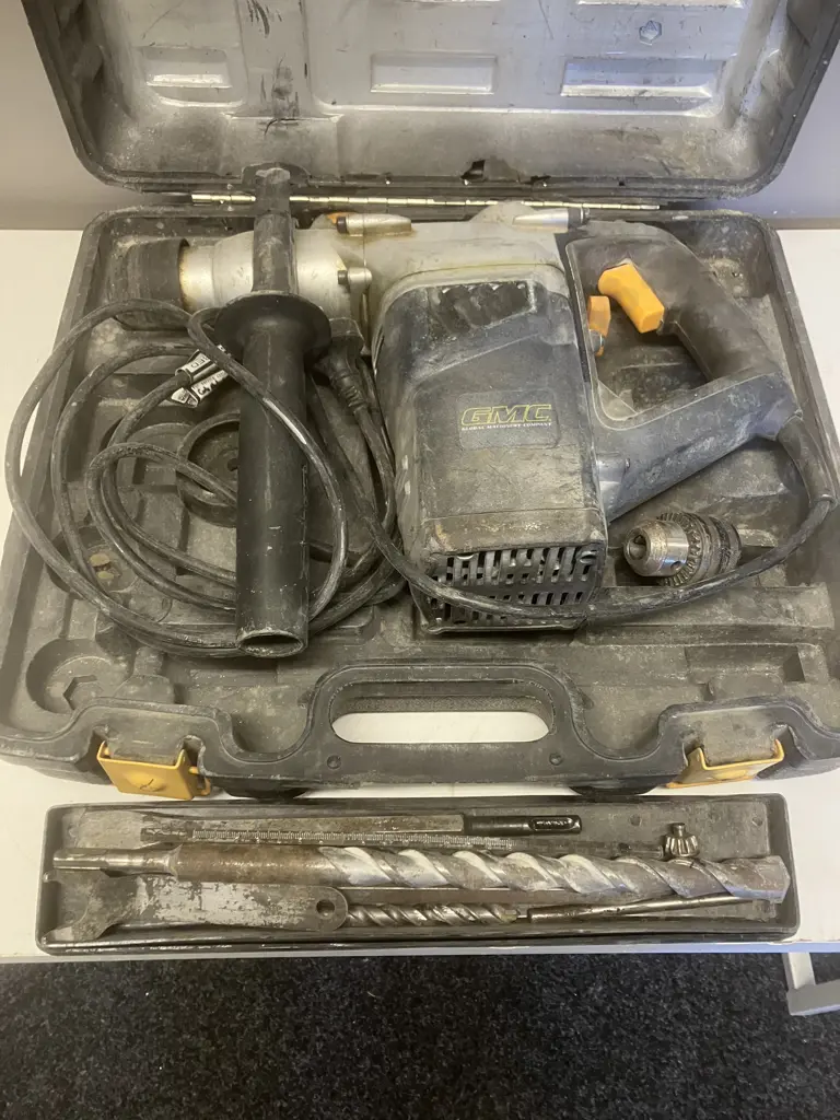 GDC Rotary Hammer Drill 1050W IN Blow-Moulded Case Image 1++