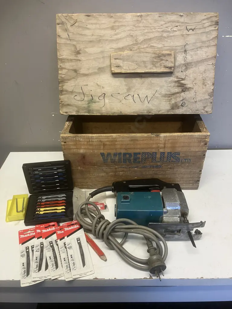 Makita 390W Jigsaw Model 4300BV With Extra Blades In Wooden Box Image 1++