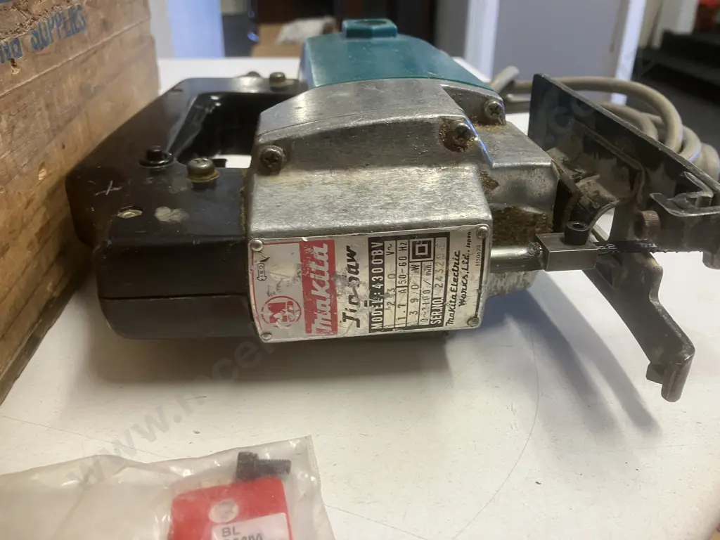 Makita 390W Jigsaw Model 4300BV With Extra Blades In Wooden Box Image 1++
