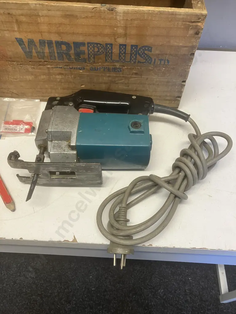 Makita 390W Jigsaw Model 4300BV With Extra Blades In Wooden Box Image 1++
