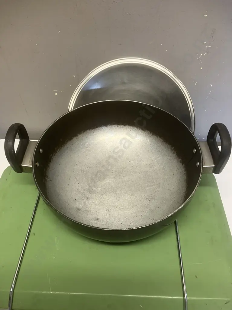 Camp Stove & Pan Image 1++