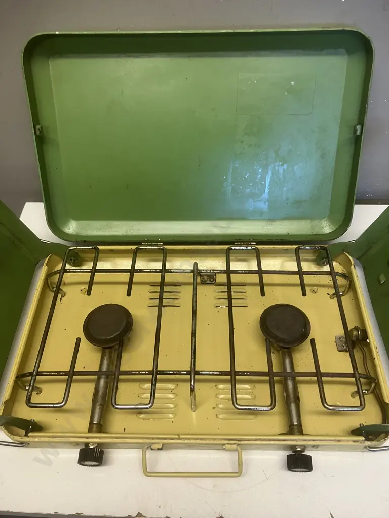 Camp Stove & Pan Image 1++
