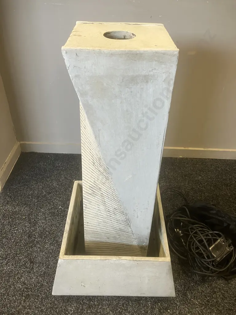 Water Feature. H75cm Image 1++