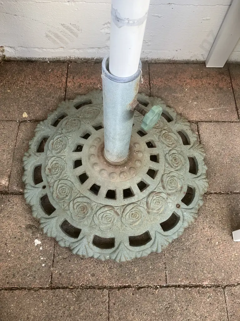 Outdoor Umbrella With Cast Iron Base Image 1++