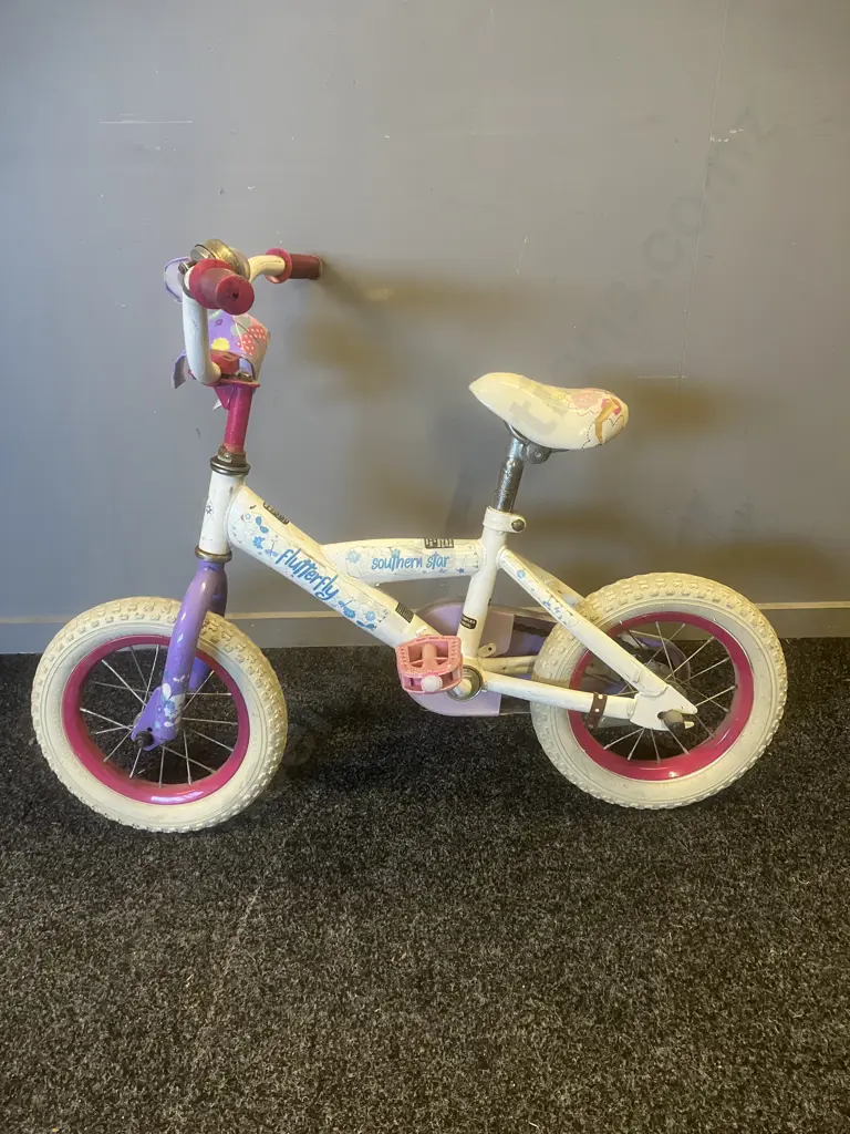 Southern Star Flutterfly Kids Bike Image 1++