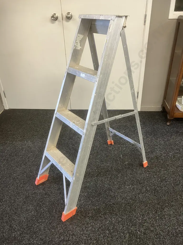 Aluminium StepLadder. 3 Step 113cm Image 1++