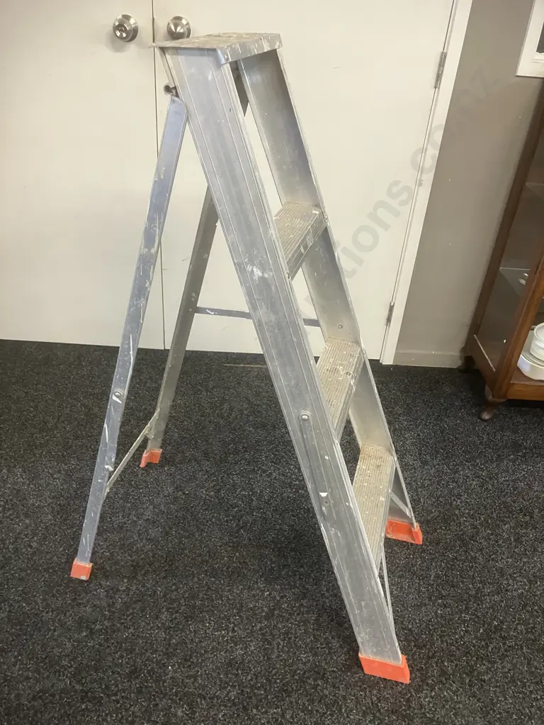 Aluminium StepLadder. 3 Step 113cm Image 1++