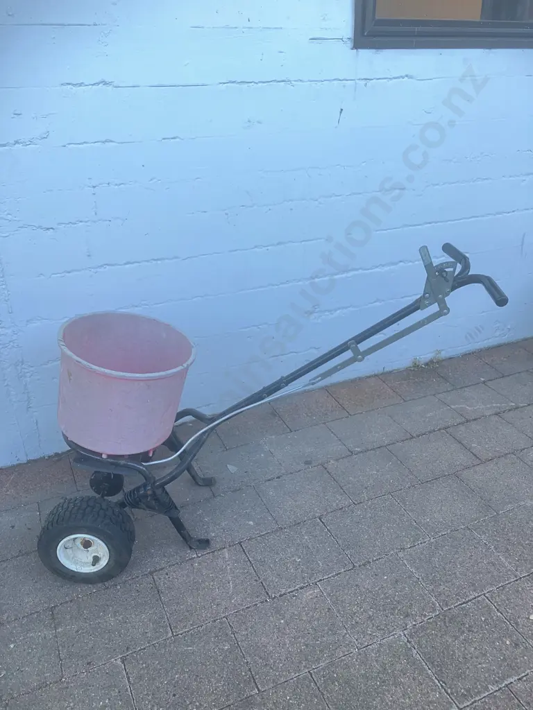 Earthway EV-N-SPRED Broadcast Walk-behind Seed & Fertiliser Spreader Image 1++
