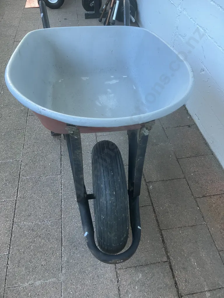 Wheelbarrow With Steel Tray Image 1++