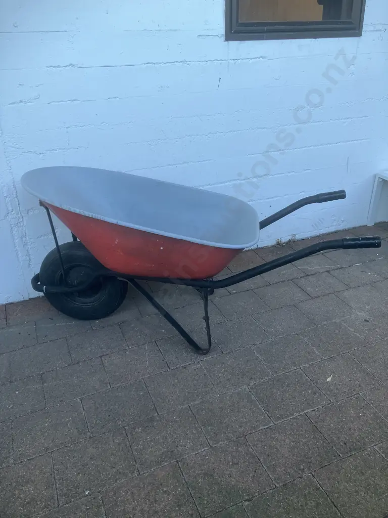 Wheelbarrow With Steel Tray Image 1++