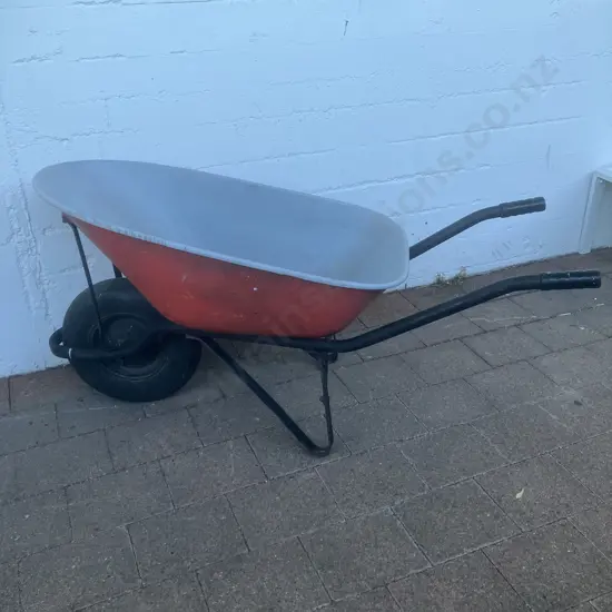 Wheelbarrow With Steel Tray
