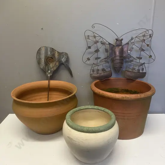 Assorted Garden Pots & Metal Garden Ornaments