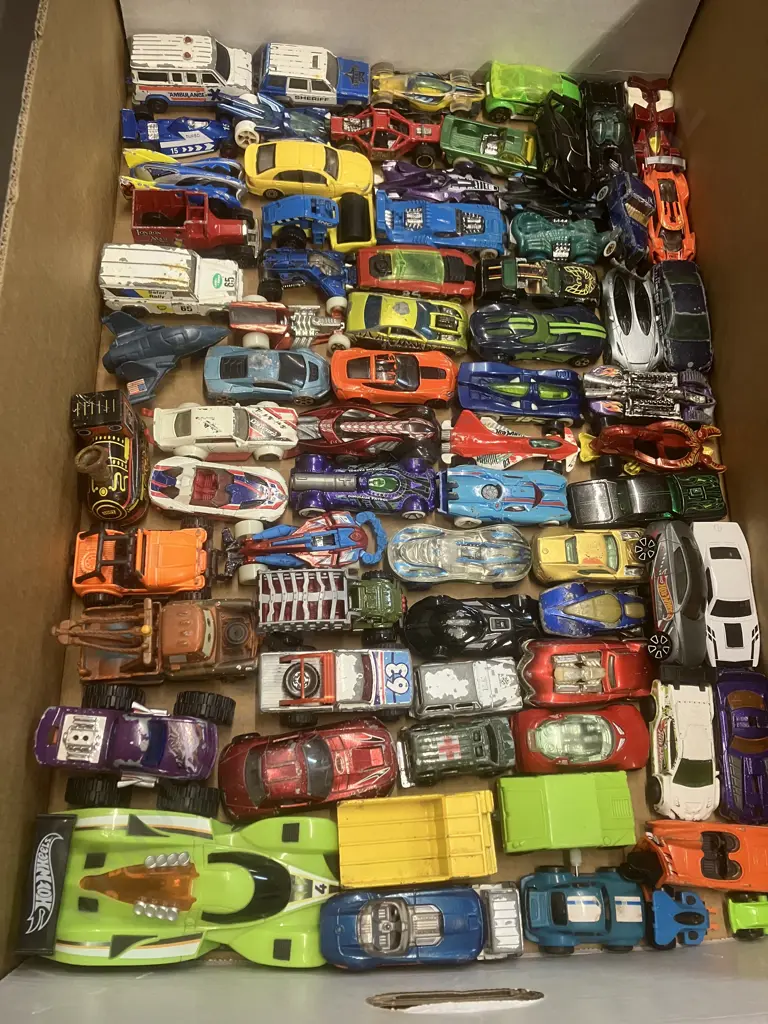 Box Lot Toy Cars Including Matchbox, Hot Wheels, Corgi, Maisto Etc Image 1++