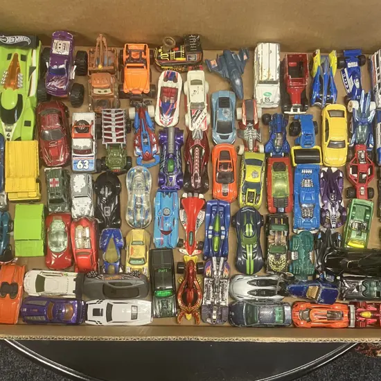 Box Lot Toy Cars Including Matchbox, Hot Wheels, Corgi, Maisto Etc