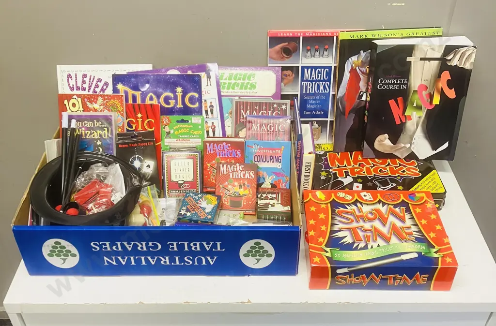 Box lot - Magic Books & Tricks Etc Image 1++