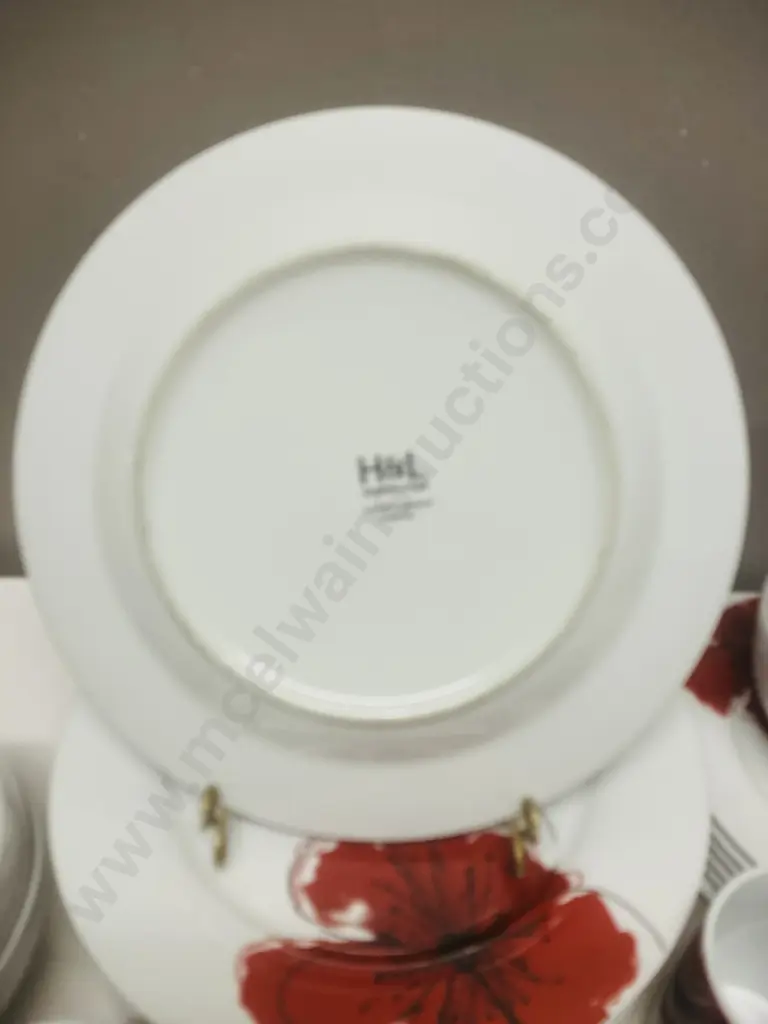 27 Piece Harrison & Lane Dinnerware With a Red Poppy Pattern Image 1++