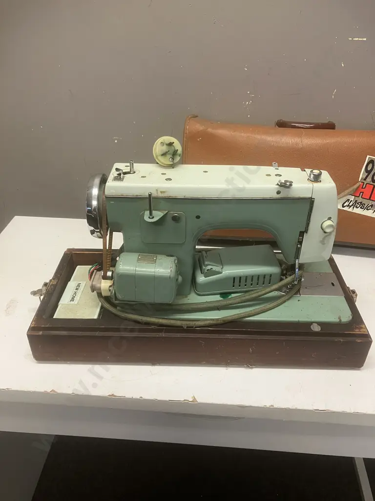 Janome New Home Model 574 Vintage Sewing Machine With Case & Pedal, Instruction Book Etc Image 1++