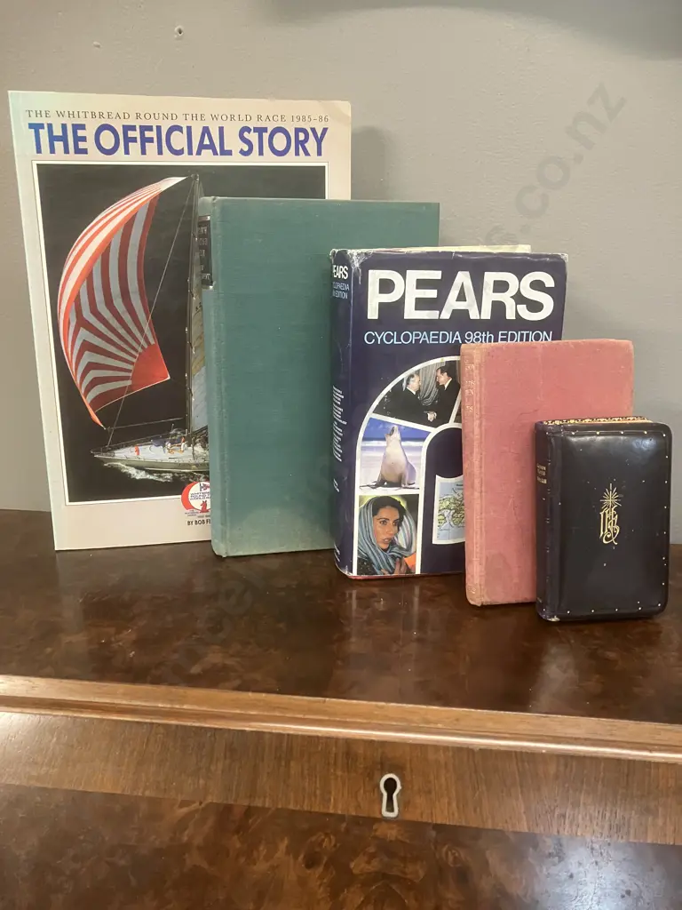 Books - Sugar Flowers, Baking, Bibles, Etc Image 1++