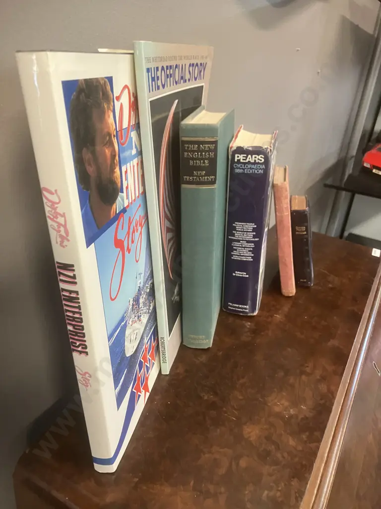 Books - Sugar Flowers, Baking, Bibles, Etc Image 1++