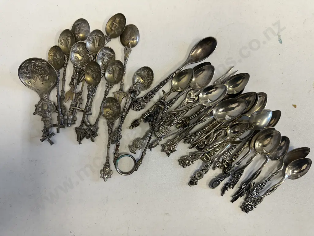 Selection Of Collectors Teaspoons Etc Image 1++