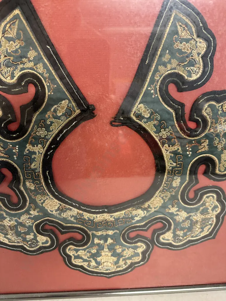 Framed Decorative Antique Chinese Dynasty Style Embroidered Silk Collar For a Robe Worn by Men & Women. 44 x 44cm Image 1++