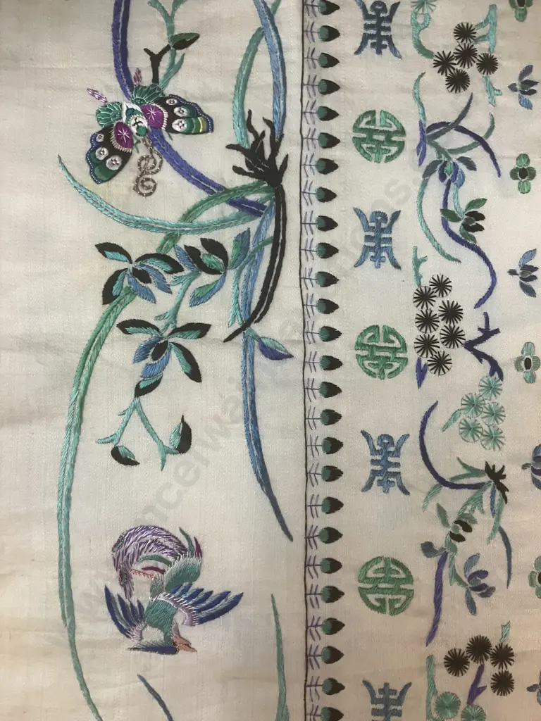 Antique Chinese Silk Embroidered Scroll. 159 x 22cm Image 1++